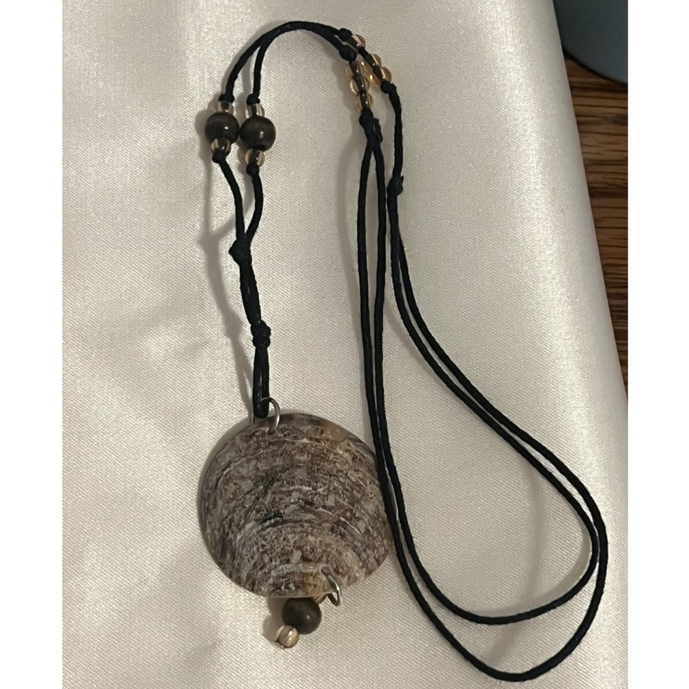 Adjustable shell necklace - Picture 2 of 3